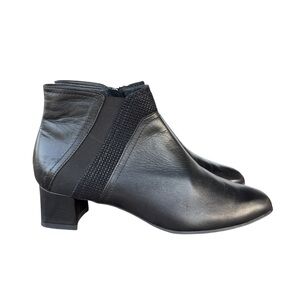 BeautiFeel Black Leather Ankle Booties